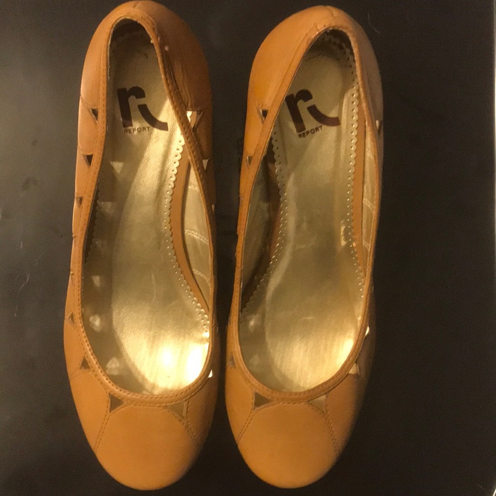 Tan wedge round toe heels with cutouts 10m